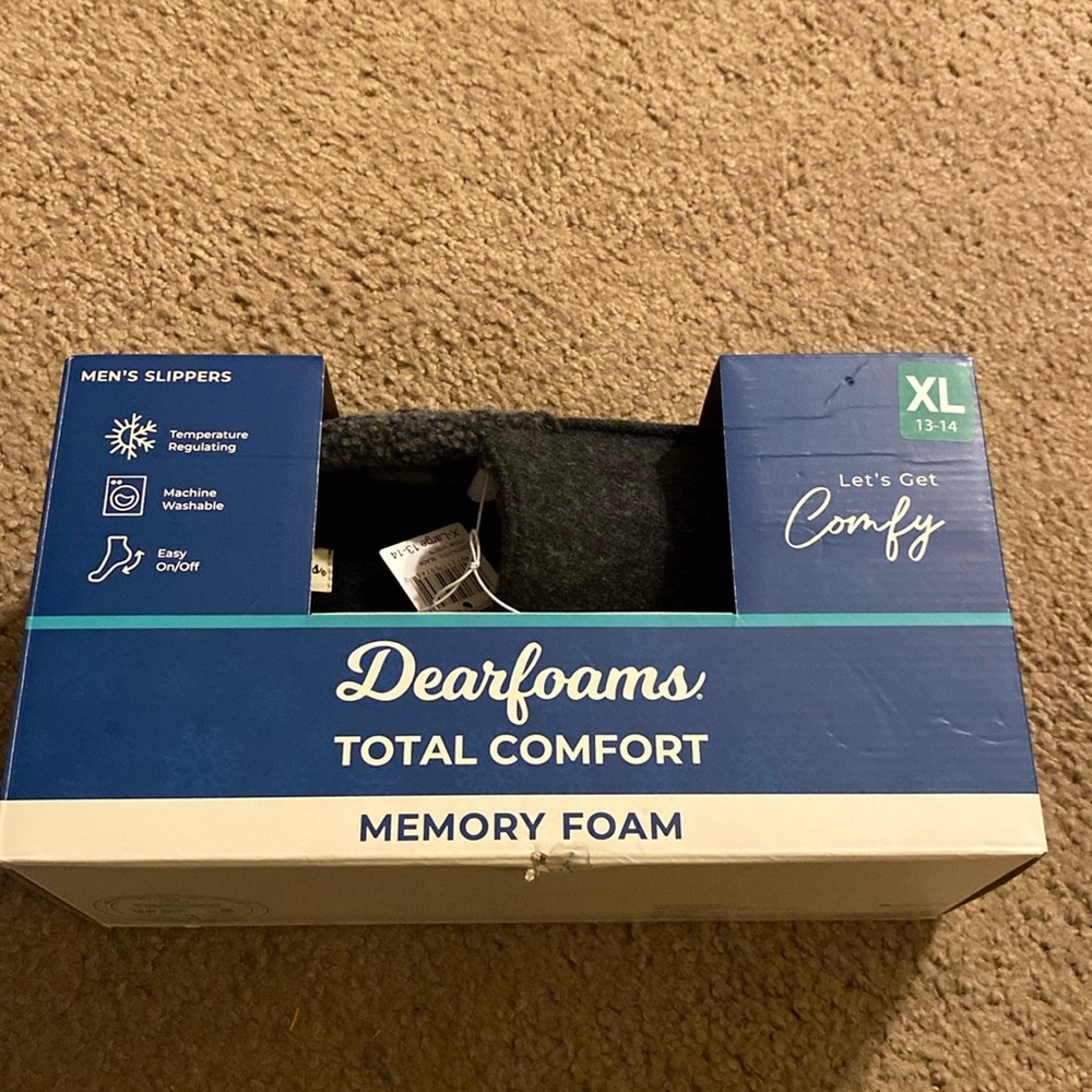 Men’s Memory Foam Dearfoams Slippers. NWOT